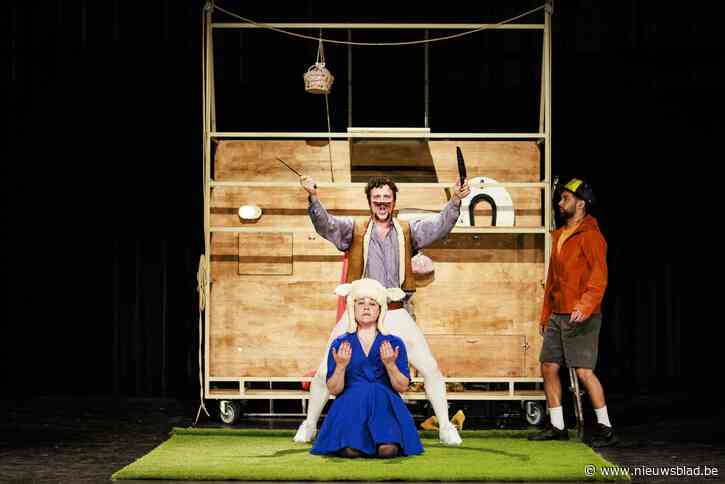 ‘Het Schaap’ lokt al voor première in Schouwburg Luchtbal heel wat buurtbewoners. “Ik leerde al veel bij over het Offerfeest” en “de familiale dynamiek is heel realistisch.”