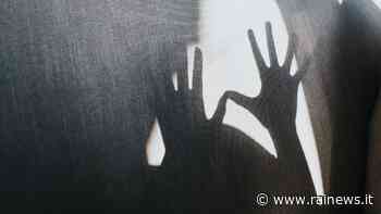 Orrore a Vercelli, tredicenne maltrattata e costretta a prostituirsi: in manette i genitori - RaiNews