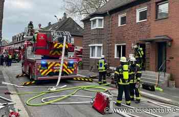 FW Moers: Ausgedehnter Brand in Reihenhaus an Karfreitag