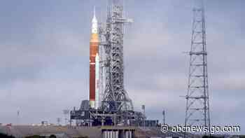 Fuel leak thwarts NASA's dress rehearsal for moon rocket