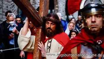 Tausende folgen Jesus auf "Lebendigem Kreuzweg"