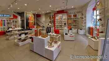 Cecina, imprenditore investe in centro e apre un negozio di scarpe - Il Tirreno