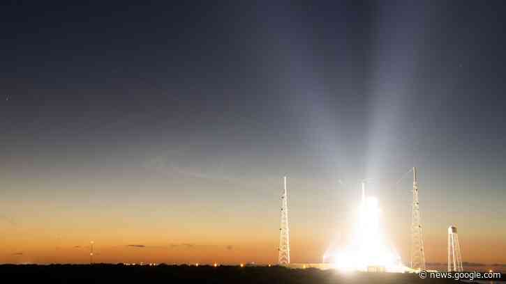 Artemis 1 moon rocket gets space station flyover in stunning NASA photo - Space.com