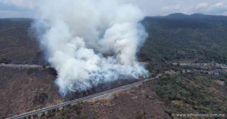 Justo en vacaciones: Filas kilométricas en la México-Cuernavaca por incendio forestal - El Financiero