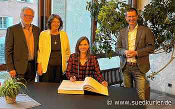 Mühlhausen-Ehingen: Besondere Ehre für Oscar-Nominierte: Zweite Unterschrift im goldenen Buch von Mühlhausen-Ehingen - SÜDKURIER Online