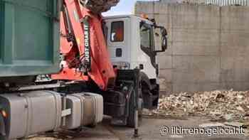 Ritiro dei rifiuti troppo rumoroso: «Qui non si dorme» - Il Tirreno