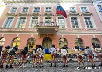 Ucraina, la protesta all’ambasciata russa contro gli stupri di massa FOTO - Livesicilia.it