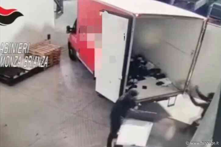 Presa la banda del lusso di Monza: usavano auto rubate e pneumatici incendiati per entrare nei caveau - Fanpage.it
