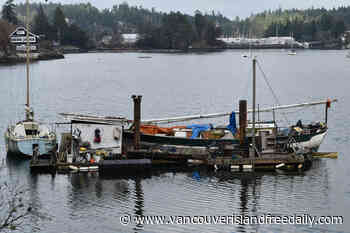 Floating structure towed out of North Saanich bay after long dispute – Vancouver Island Free Daily - vancouverislandfreedaily.com