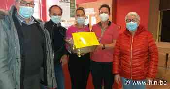 Vlaams Belang bedankt zorgverleners in woonzorgcentra met paaseieren - Het Laatste Nieuws