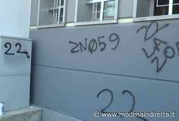 Modena, vandali imbrattano i muri delle scuole Marconi - modenaindiretta.it