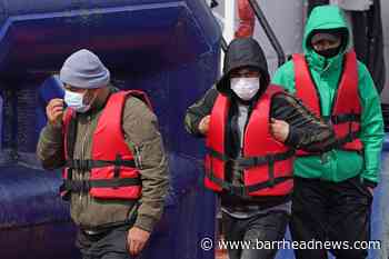 Hundreds cross English Channel as PM announces Rwanda migration plan - Barrhead News