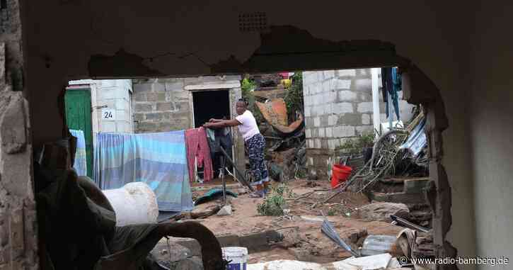 Aufräumarbeiten nach Unwetter-Katastrophe in Südafrika