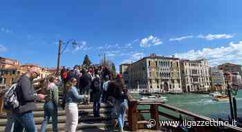 Turisti in Piazza San Marco: code davanti alla basilica e al palazzo Ducale - ilgazzettino.it
