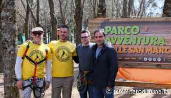 Inaugurato il Parco Avventura di San Marco, anche il sindaco Fioravanti si cimenta in un percorso di arrampicata - Farodiroma