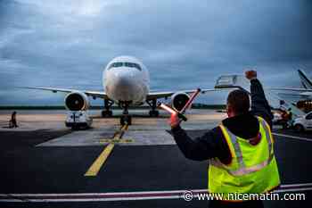 Guerre en Urkaine: un vol spécial à Roissy pour reconduire près de 140 Russes expulsés par la France