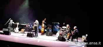 Capossela 30anni dopo, colto e raffinato nella sua Trieste - Agenzia ANSA