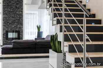 Saiba como fazer para aproveitar melhor o espaço embaixo da escada em casa; confira algumas dicas - Tecno Notícias