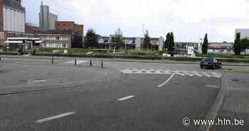 Voertuig getakeld na botsing op Kolonel Begaultlaan | Leuven | hln.be - Het Laatste Nieuws