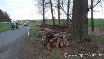 In Holzstapel gekracht - Fahrer unter Motorrad eingeklemmt - Neue Presse Coburg