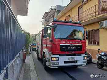 Catania, dà fuoco (ancora) alla sua abitazione: il video - Quotidiano di Sicilia
