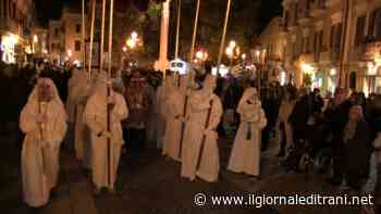 Trani religiosa, le immagini della processione dei Misteri - ilgiornaleditrani - Radio Bombo