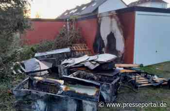 FW Bremerhaven: Feuerwehr unterbindet Garagenbrand