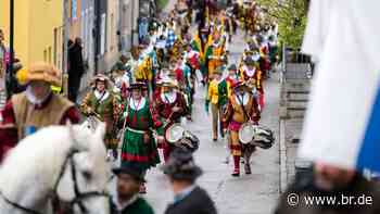 Nach zwei Jahren Pause: Wieder ein Georgi-Ritt in Traunstein - br.de