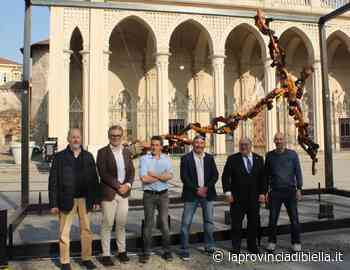Inaugurata in piazza Duomo l’opera di Paolo Barichello dedicata alla Passione di Sordevolo - La Provincia di Biella