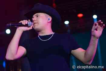 Fan rechaza beso de Remy Valenzuela en un palenque - El Capitalino