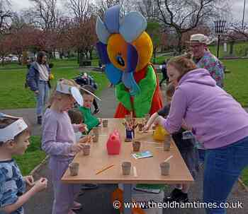 Children out in gardens as part of Oldham Libraries event - The Oldham Times