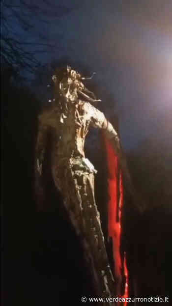 Cibart – “Il Cristo ei due ladroni”: l'opera di Alfio Bichi e Matteo Marchetti impreziosisce Piazza Carducci, a Seravezza - Verde Azzurro Notizie