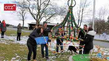 Stelzen: Osterbrunnen eingeweiht und Traktor repariert - Ostthüringer Zeitung
