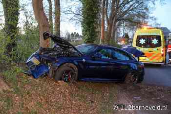Automobilist botst met geleende Alfa Romeo Giulia Quadrifoglio tegen boom - 112 Barneveld - 112Barneveld