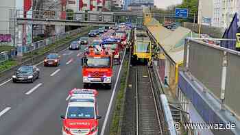 Essen: Stau auf A40 wegen Feuerwehreinsatz an U-Bahnhof - WAZ News