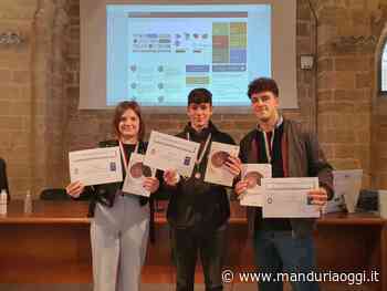 MANDURIA - Alla fase provinciale delle Olimpiadi di Matematica sono saliti sul podio gli studenti Davide Lomartire, Francesca Famà e Davide Nigro del liceo 'De Sanctis-Galilei' - ManduriaOggi