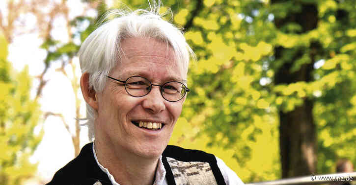 Wiesloch/:  Friedensaktivist trägt beim Heidelberger Ostermarsch Gedichte vor