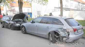 Seat kracht am Karsamstag in Waldkraiburg gegen geparkten Audi