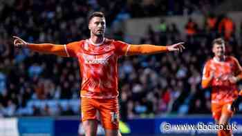 Gary Madine: Blackpool striker signs one-year deal with Championship club