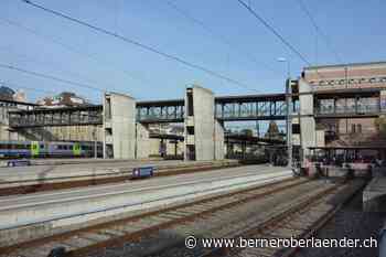 Im Bahnhof Spiez – Sanierung der Passerelle: Bau des Lifts weiterhin verschoben - Berner Oberländer