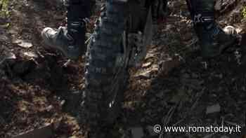 Cade sulla pista mentre fa motocross, grave un bambino di 8 anni