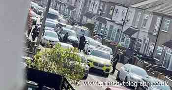 Armed police seen pointing guns outside house on Cleethorpes street - Grimsby Live