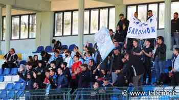 Saronno, terra e sporcizia sugli spalti: allo stadio si resta in piedi - IL GIORNO