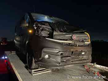 Bestelwagen rijdt motor aan op E40 in Veurne - Focus en WTV