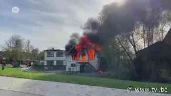 Uitslaande brand legt atelier aan de Blauwe Boulevard in de as - TV Limburg