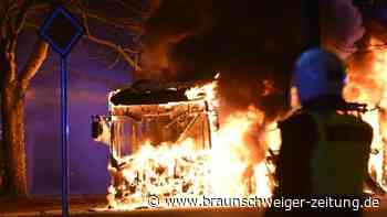 Ausschreitungen in Schweden - Randalierer zünden Bus an