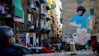 Mourinho omaggia D10S: fiori davanti al murales. Applausi per lo Special One - Ottopagine