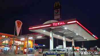 A 81 nahe Sulz - McDonald's-Schild droht herunterzufallen - Autohof Vöhringen gesperrt - Schwarzwälder Bote