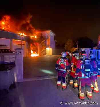 Un bâtiment abritant des entreprises ravagé par les flammes à La Crau - Var-matin