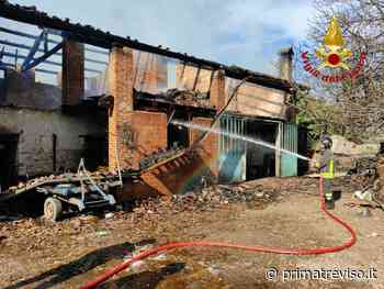 Asolo, ricovero attrezzi in fiamme: video e foto dell'intervento dei Vigili del fuoco - Prima Treviso